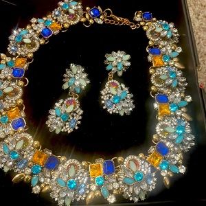 Vintage women necklace with earrings